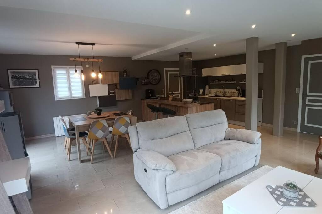 Grande Maison Entiere De 120M2 Epron 외부 사진